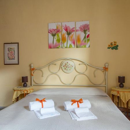 Antica Casa Dei Rassicurati Bed & Breakfast Монтекарло Екстериор снимка