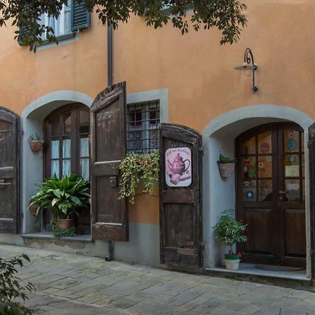 Antica Casa Dei Rassicurati Bed & Breakfast Монтекарло Екстериор снимка