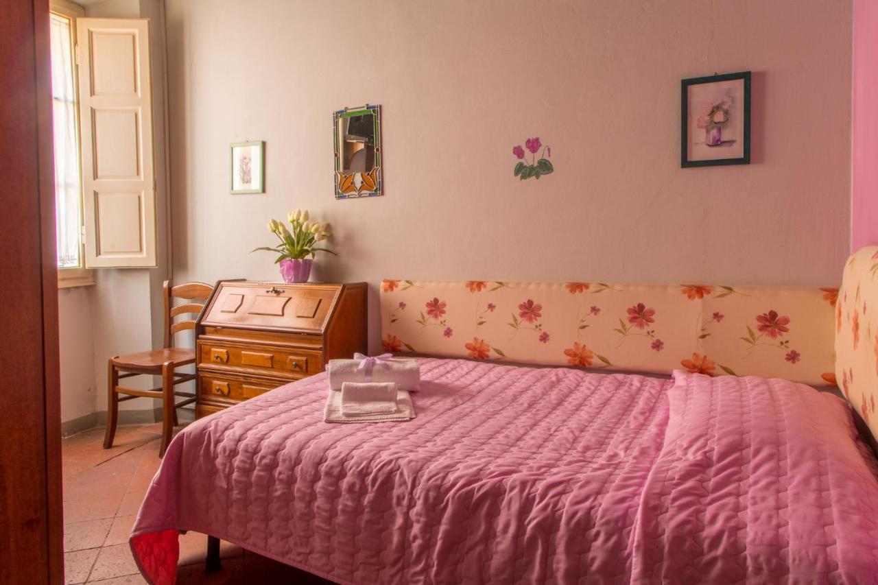 Antica Casa Dei Rassicurati Bed & Breakfast Монтекарло Екстериор снимка