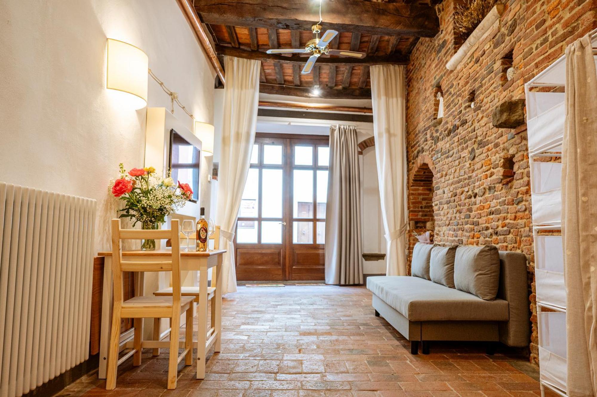 Antica Casa Dei Rassicurati Bed & Breakfast Монтекарло Екстериор снимка