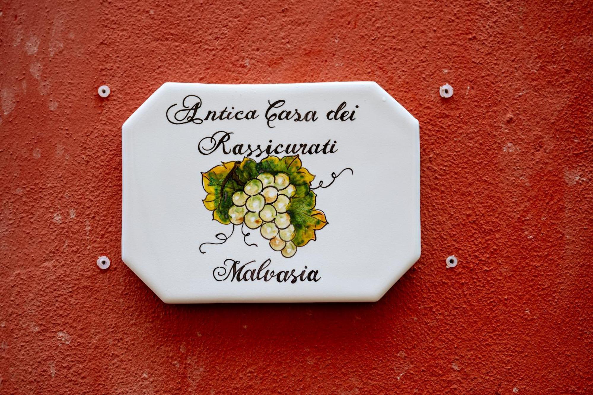 Antica Casa Dei Rassicurati Bed & Breakfast Монтекарло Екстериор снимка
