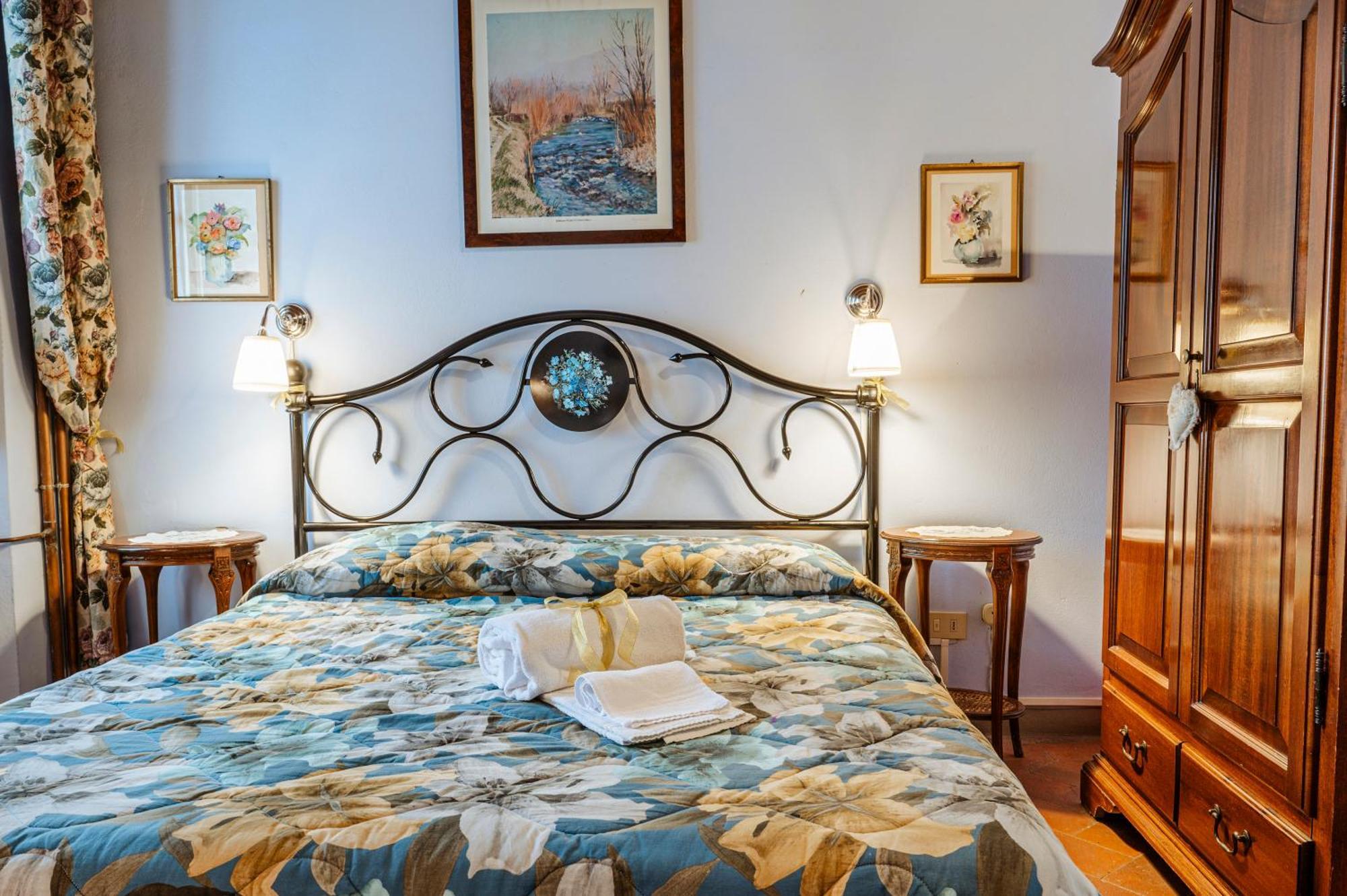 Antica Casa Dei Rassicurati Bed & Breakfast Монтекарло Екстериор снимка