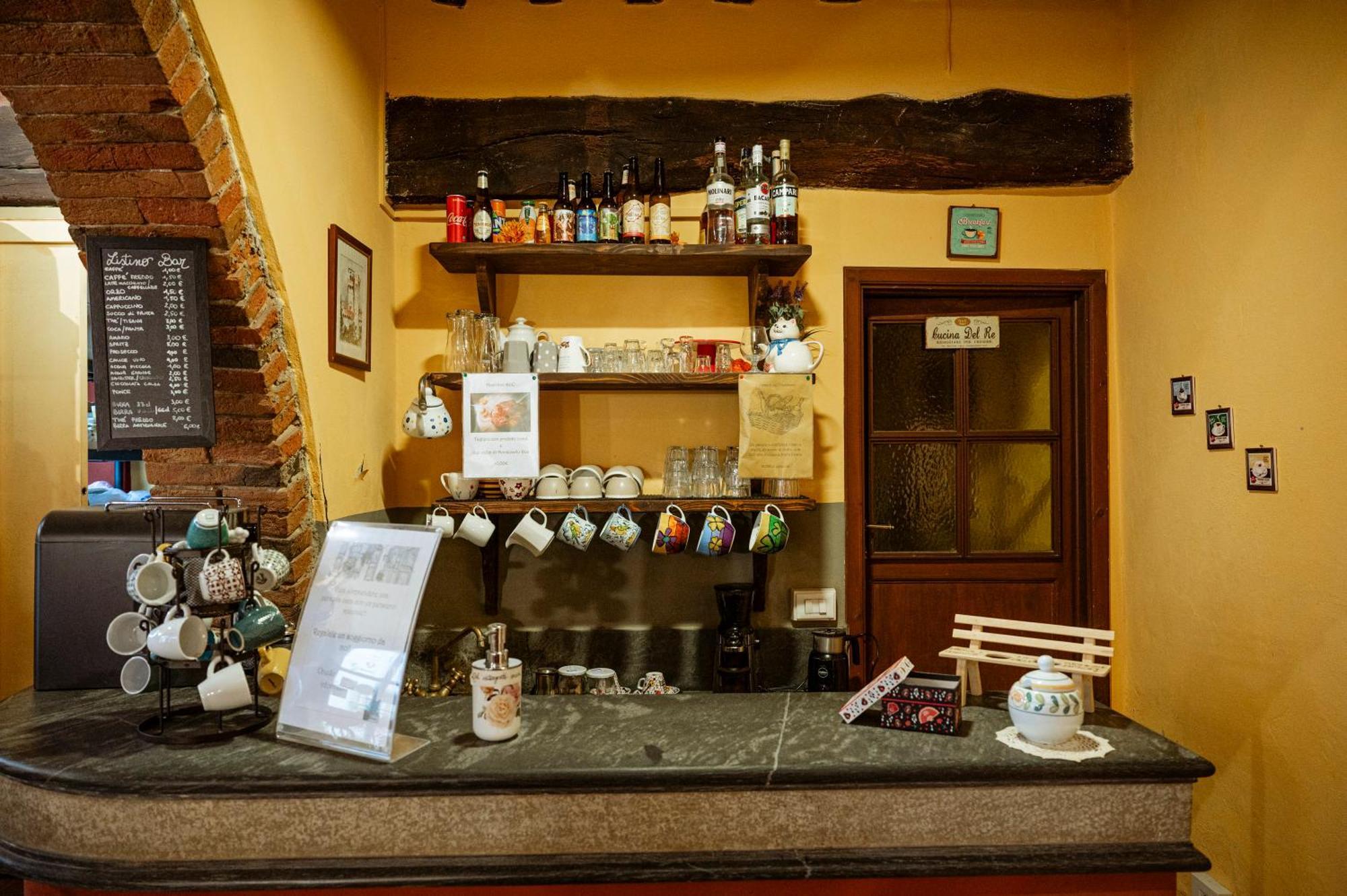 Antica Casa Dei Rassicurati Bed & Breakfast Монтекарло Екстериор снимка