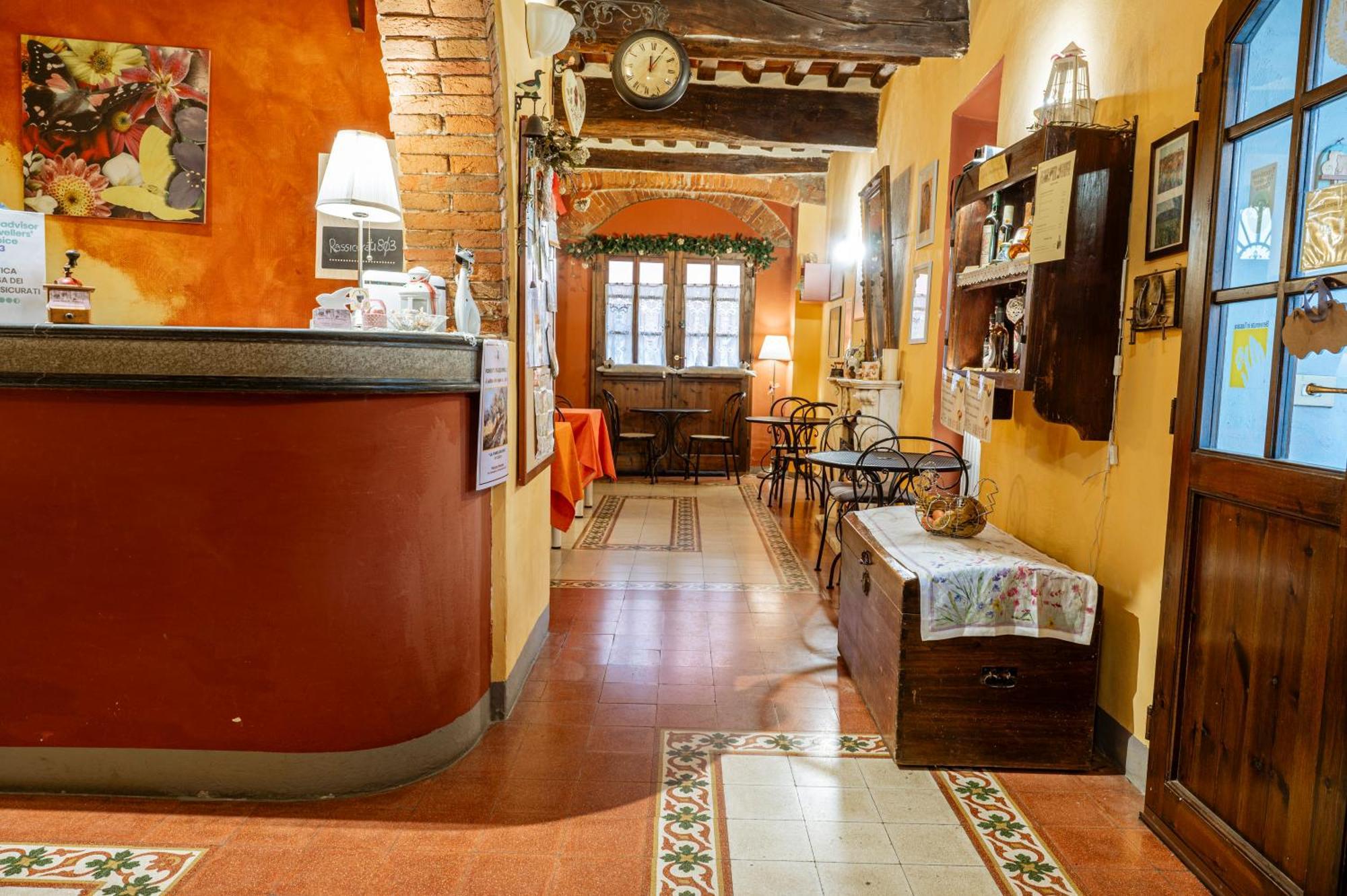 Antica Casa Dei Rassicurati Bed & Breakfast Монтекарло Екстериор снимка