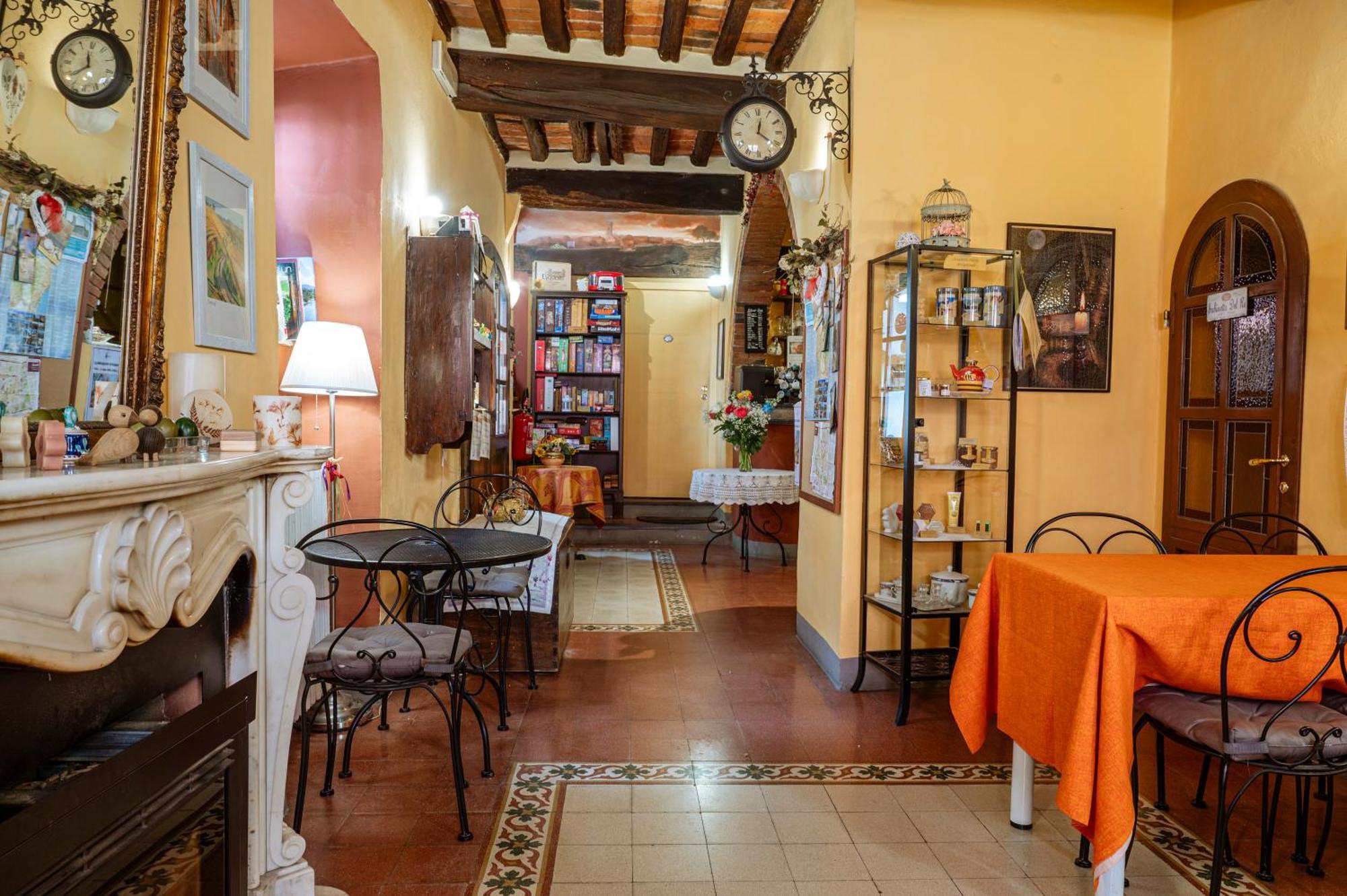 Antica Casa Dei Rassicurati Bed & Breakfast Монтекарло Екстериор снимка