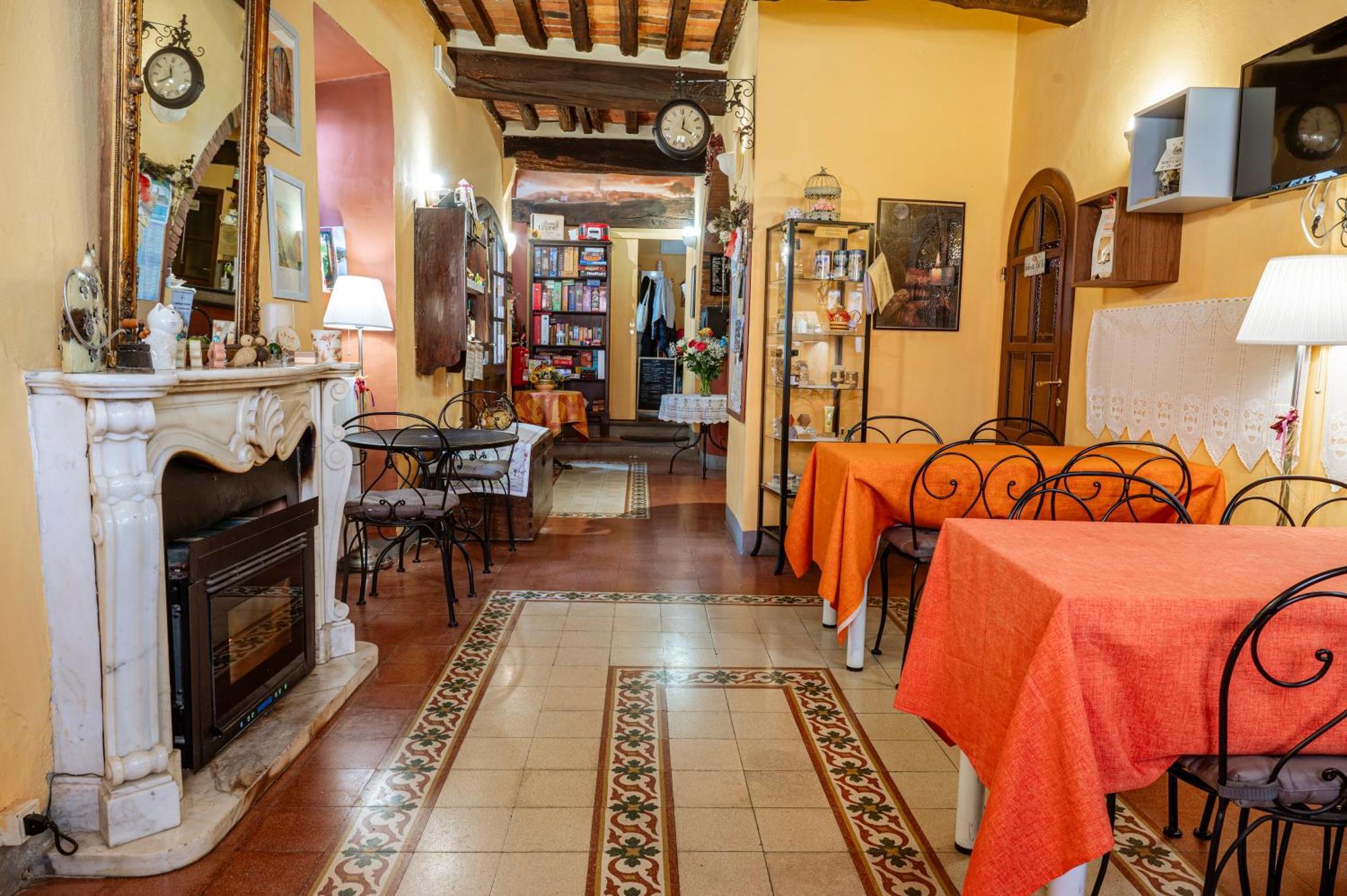 Antica Casa Dei Rassicurati Bed & Breakfast Монтекарло Екстериор снимка