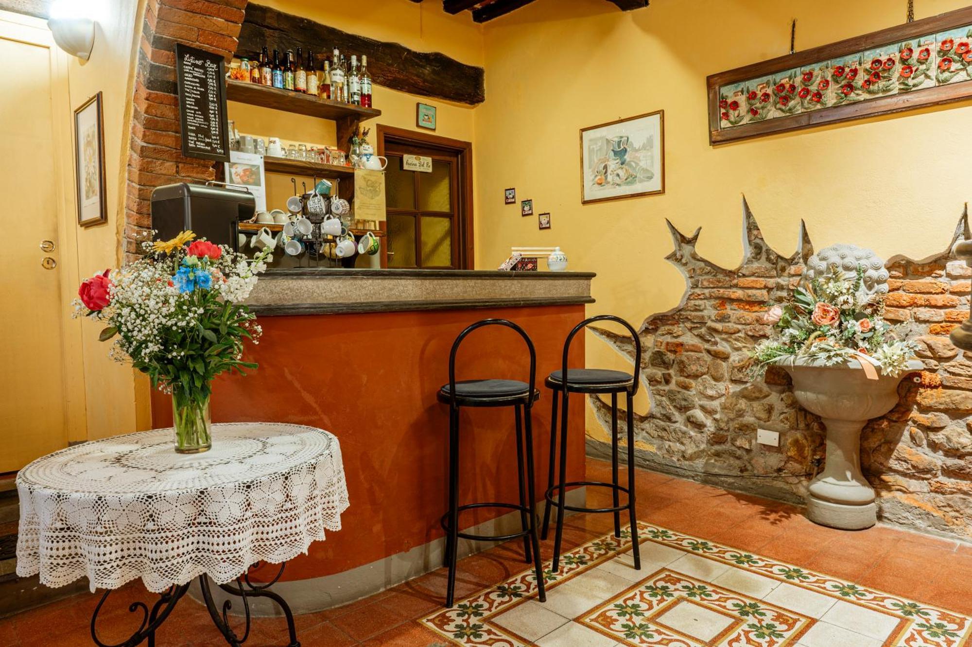 Antica Casa Dei Rassicurati Bed & Breakfast Монтекарло Екстериор снимка