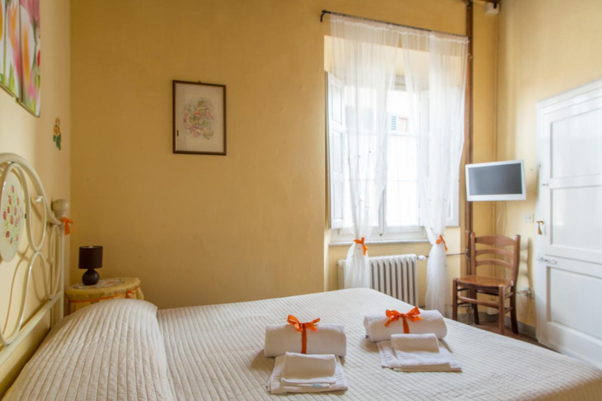 Antica Casa Dei Rassicurati Bed & Breakfast Монтекарло Екстериор снимка