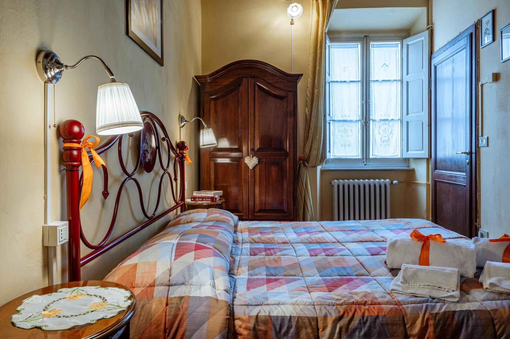 Antica Casa Dei Rassicurati Bed & Breakfast Монтекарло Екстериор снимка
