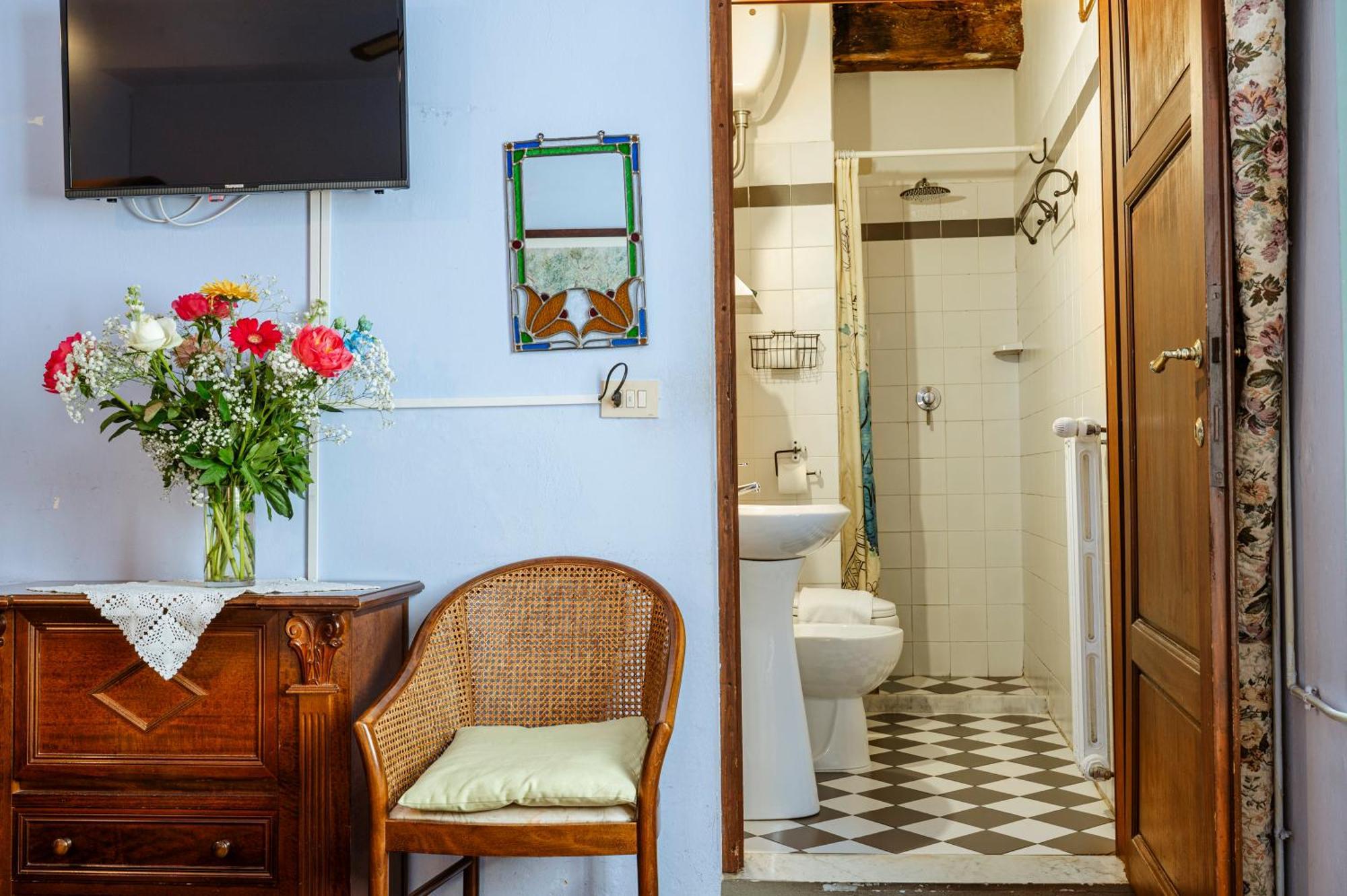 Antica Casa Dei Rassicurati Bed & Breakfast Монтекарло Екстериор снимка