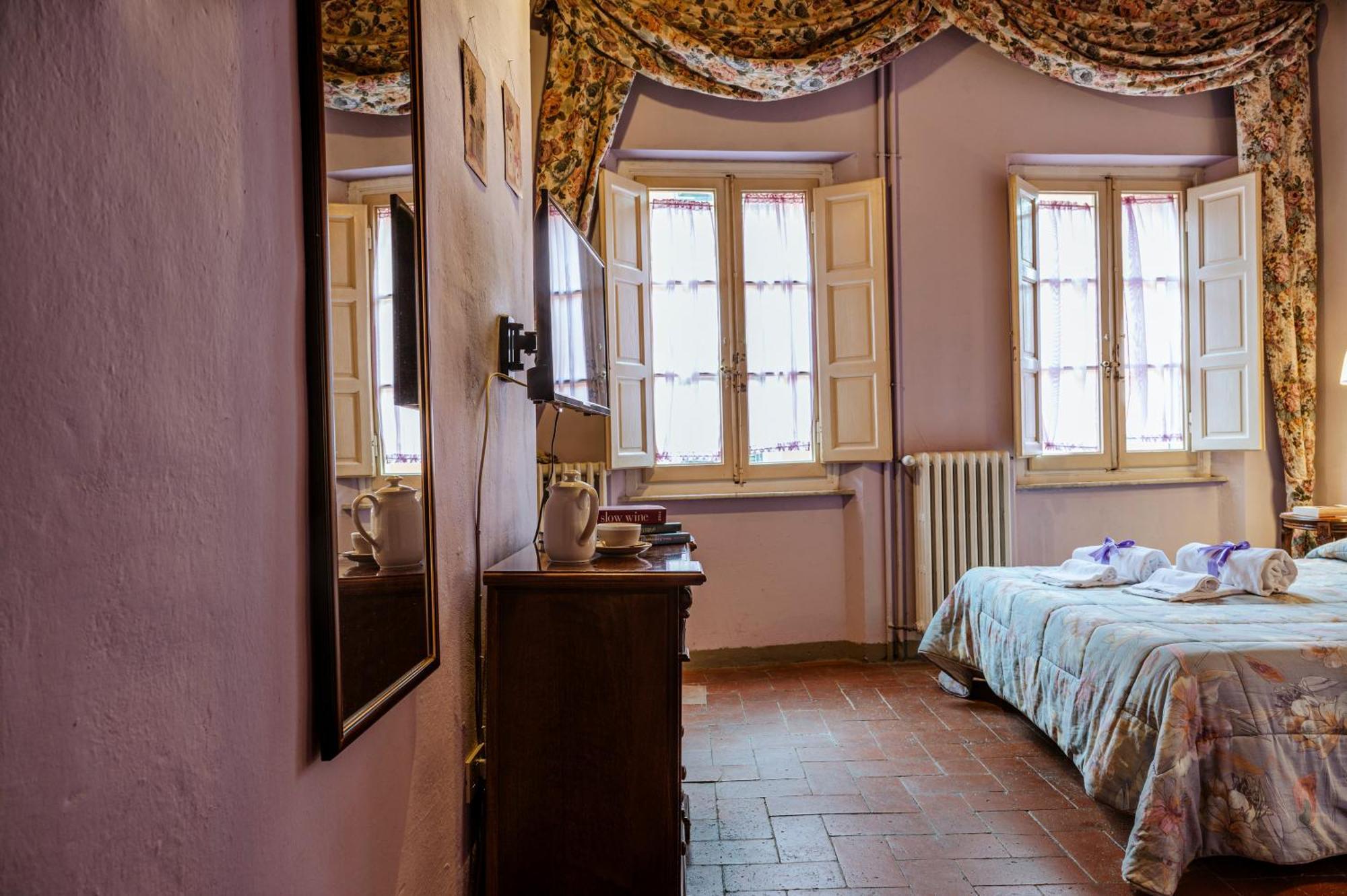 Antica Casa Dei Rassicurati Bed & Breakfast Монтекарло Екстериор снимка