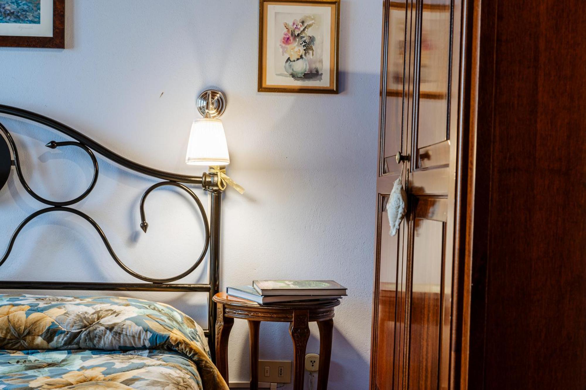 Antica Casa Dei Rassicurati Bed & Breakfast Монтекарло Екстериор снимка