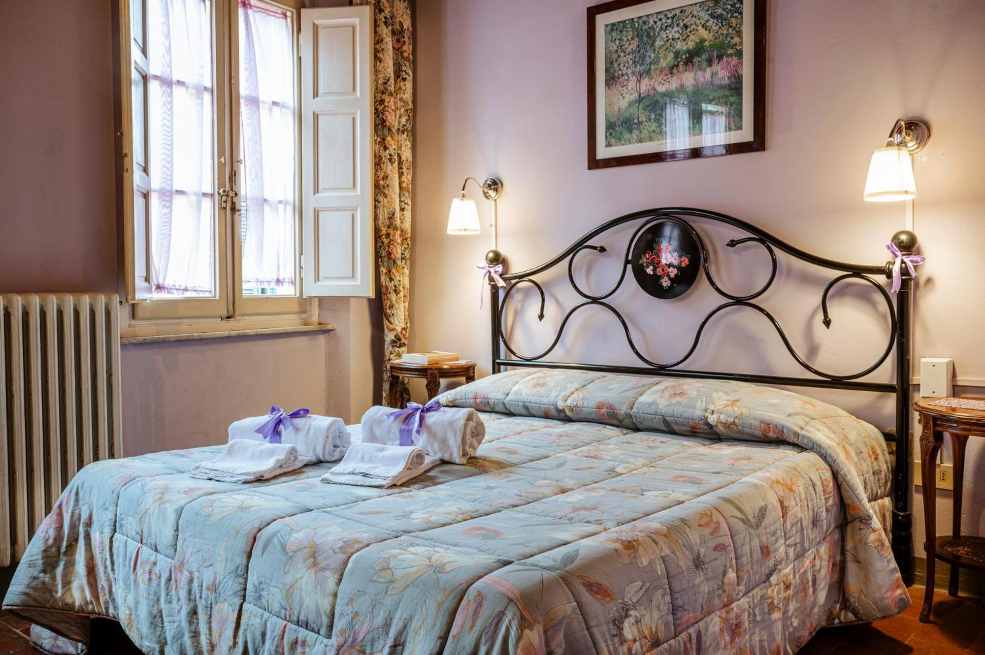 Antica Casa Dei Rassicurati Bed & Breakfast Монтекарло Екстериор снимка