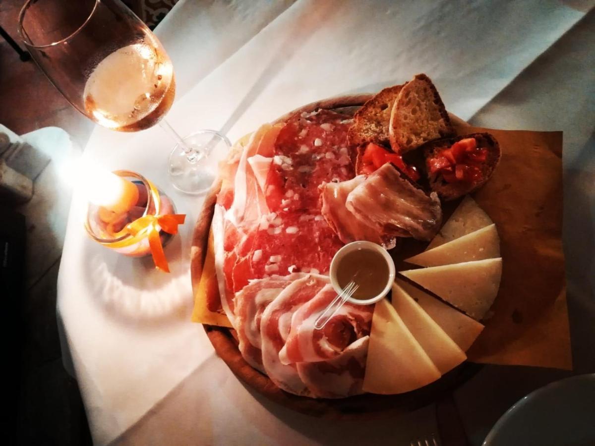 Antica Casa Dei Rassicurati Bed & Breakfast Монтекарло Екстериор снимка